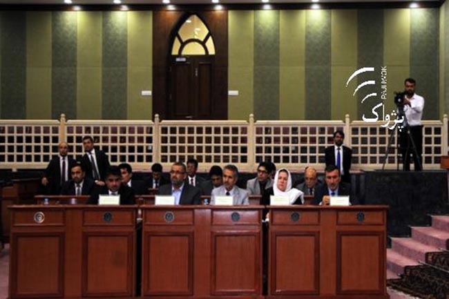 هنوز هم حدود ١٥هزار بست خالى در اداره هاى دولتى موجود است